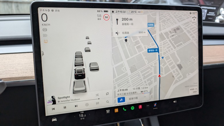 與Model Y 的首次親密接觸 - Tesla Summer Night Drive 夏夜漫遊試駕 - 桃園總圖夜遊 / 寧夏夜市逛吃 / Metsa車用床墊測試 / 超級充電站初體驗