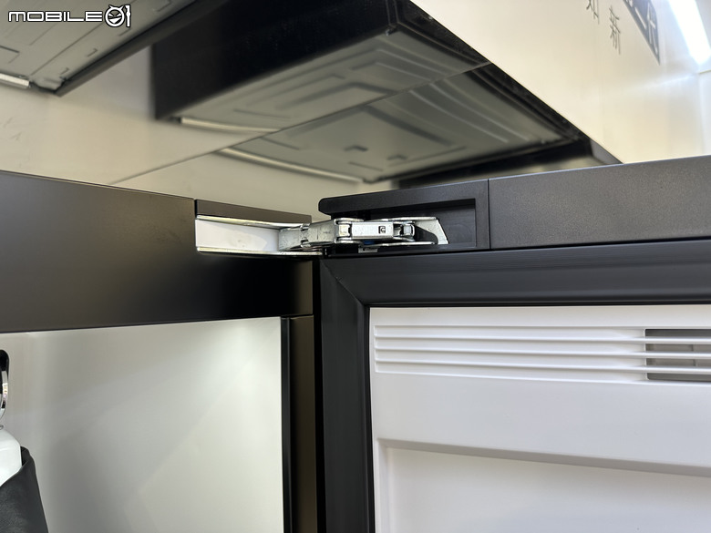 【現場體驗】LG Styler 蒸氣電子衣櫥第二代，內建高壓蒸氣掛燙機，AI護理衣物