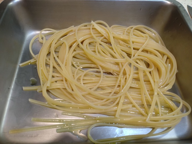 巷口麵店傳說:把簡單的料理做到極致的"橄欖油蒜香義大利麵"