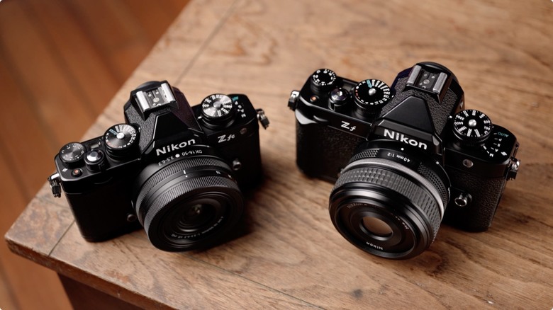 Nikon Zf 開箱 + 拍照、N-Log 錄影實測！把 Z9、Z8 旗艦功能塞進 FM2 的經典外型，一台能夠體驗百年光學魅力，連 Leica、Sony 鏡頭也能轉接的「有靈魂的相機」