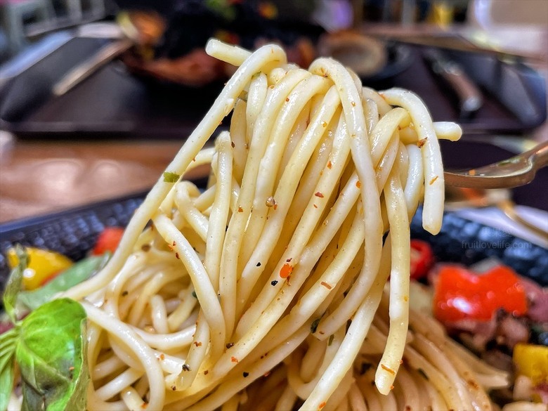 點我看大圖 七里香玫瑰森林花園,一年四季都有不同的風情,走走步道呼吸芬多精,春秋兩季有玫瑰花海可欣賞