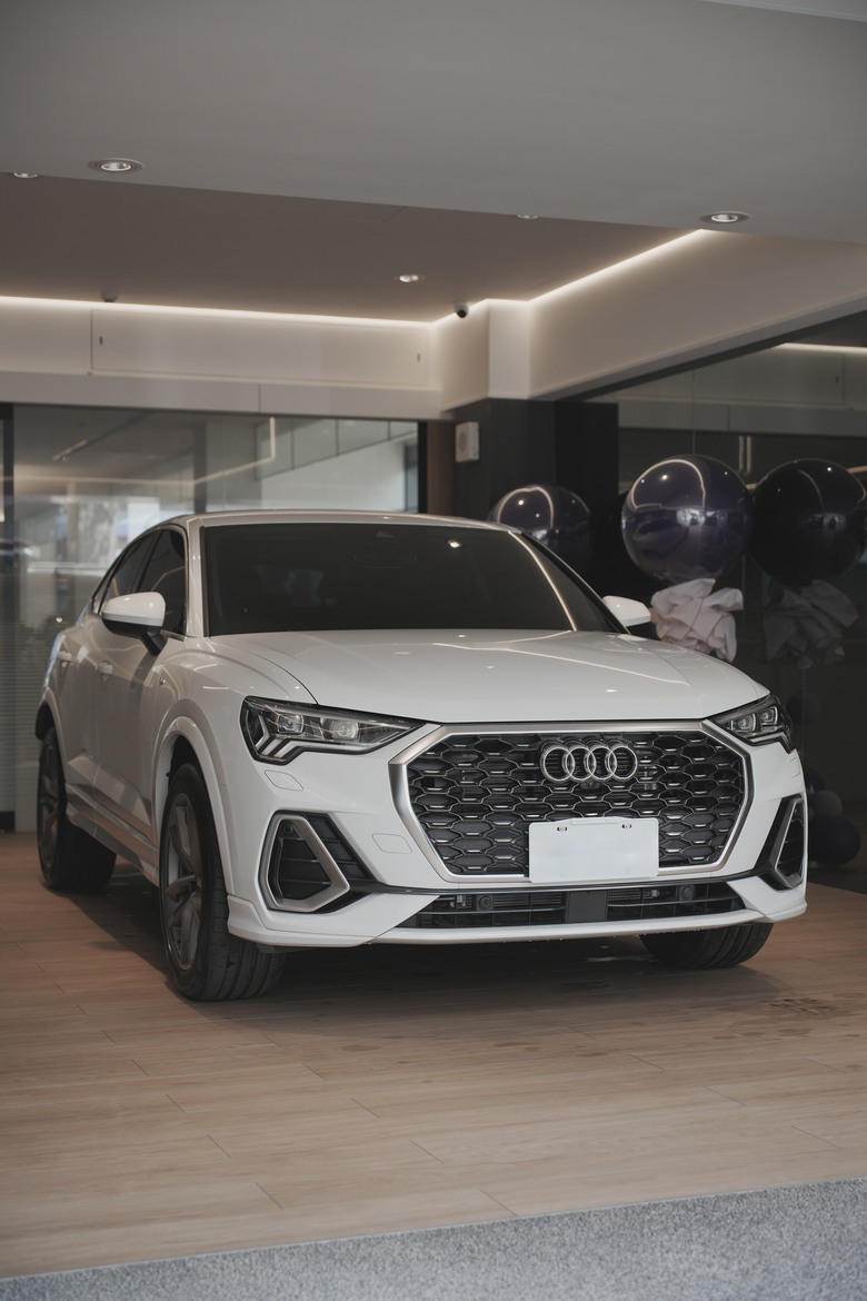 Audi Q3 Sportback 35 TFSI S line｜金屬冰川白 Glacier White 2Y｜交車照片分享