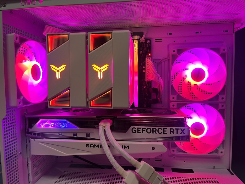 新組電腦 螢幕不會亮