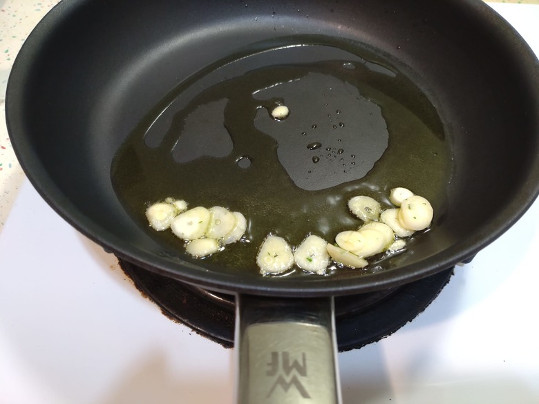巷口麵店傳說:把簡單的料理做到極致的"橄欖油蒜香義大利麵"