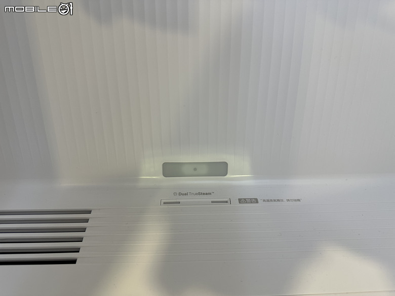 【現場體驗】LG Styler 蒸氣電子衣櫥第二代，內建高壓蒸氣掛燙機，AI護理衣物
