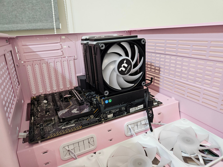 【開箱】雙塔奇城!TT曜越 ASTRIA 600 ARGB主板連動版CPU散熱器(主機板風扇)