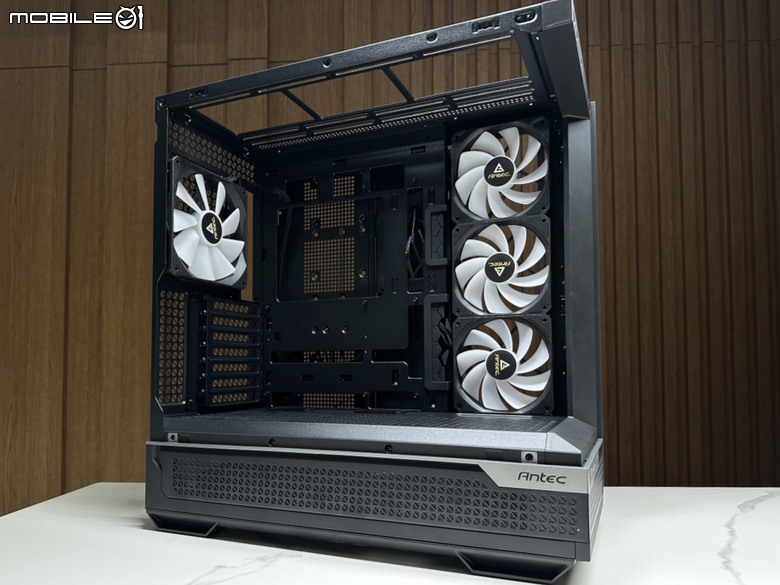 無光黑色信仰貓頭鷹 ft. Antec C7 ARGB