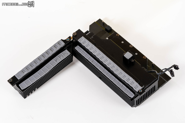 ASRock X870E Taichi 主機板開箱實測 以低調沉穩設計提供強大擴充性能