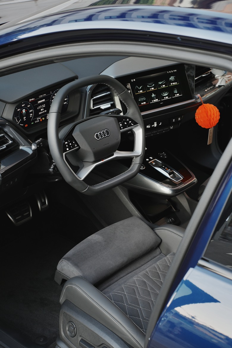 Audi Q4 Sportback e-tron 45 S line Edition One｜金屬星際藍 Navarra Blue 2D｜交車照片分享