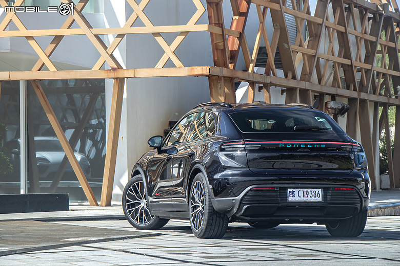 Porsche Macan 純電大改款試駕｜重新定義純電休旅的操控天花板！