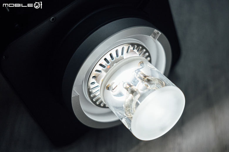 Neewer Q4 400W 外拍閃光燈實戰|機動便攜更有充沛電力、攝錄打光一盞搞定!