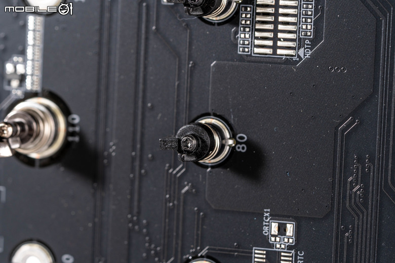 技嘉 X870 AORUS ELITE WiFi 7 主機板開箱實測 在低調外觀設計下提供更多性能潛力平台選擇