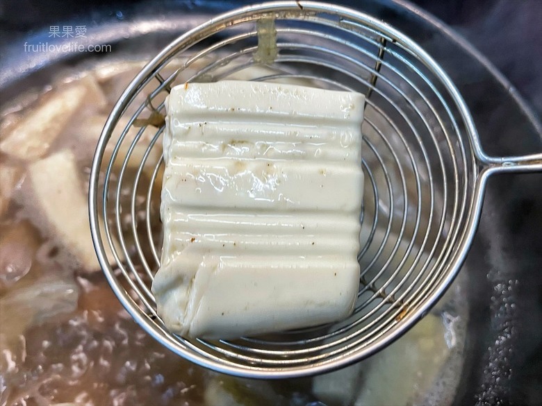 點我看大圖 炭燒羊肉爐火鍋,湯頭好喝,羊肉肉質軟嫩,秋冬進補、聚餐好地方