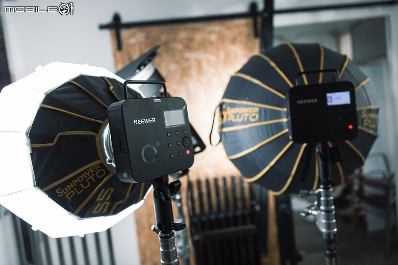 Neewer Q4 400W 外拍閃光燈實戰|機動便攜更有充沛電力、攝錄打光一盞搞定!
