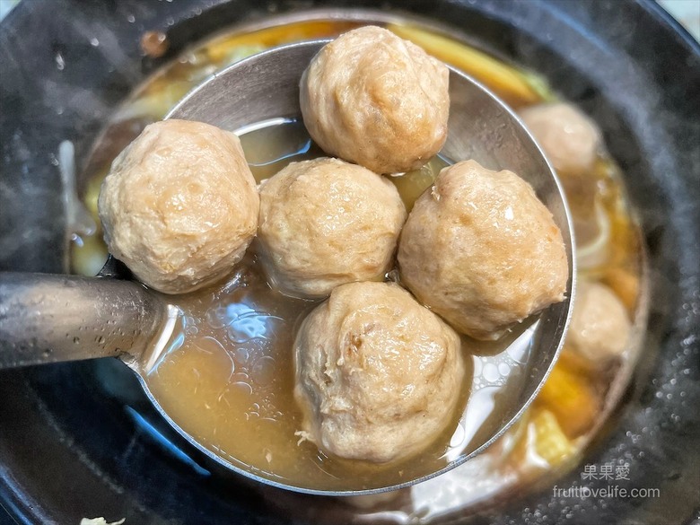 點我看大圖 炭燒羊肉爐火鍋,湯頭好喝,羊肉肉質軟嫩,秋冬進補、聚餐好地方