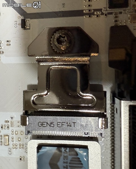 銀白色經典鋼鐵傳奇 X870 Steel Legend WiFi 開箱