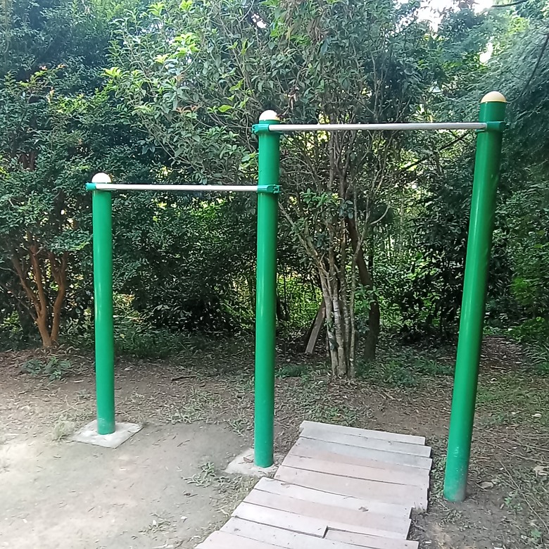 潭子新田登山步道能順便踩點旁邊的小百岳「聚興山」，生意盎然適合全家大小的綠色步道，帶你全部走一趟