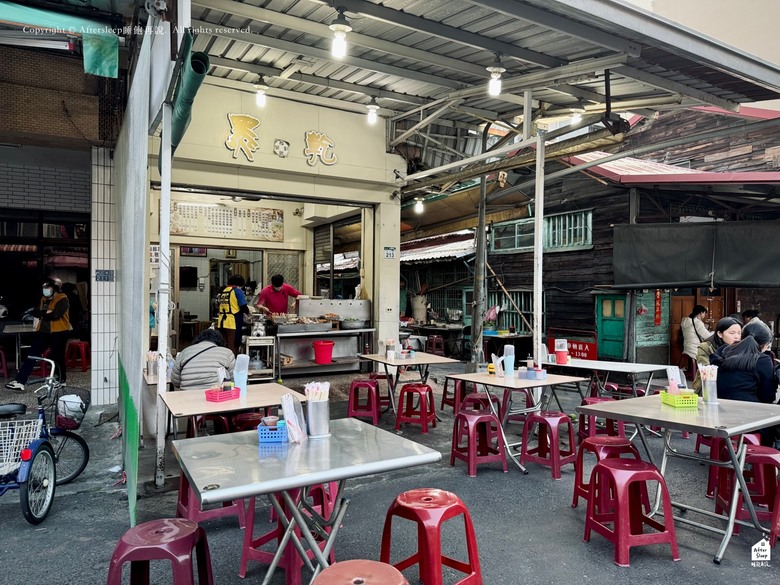 高雄鹽埕｜黑乾溫州餛飩大王＿鹽埕早市內經典老店／好不好吃試一次就知道