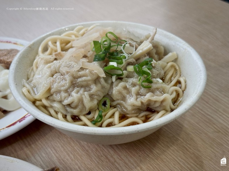 高雄鹽埕｜黑乾溫州餛飩大王＿鹽埕早市內經典老店／好不好吃試一次就知道