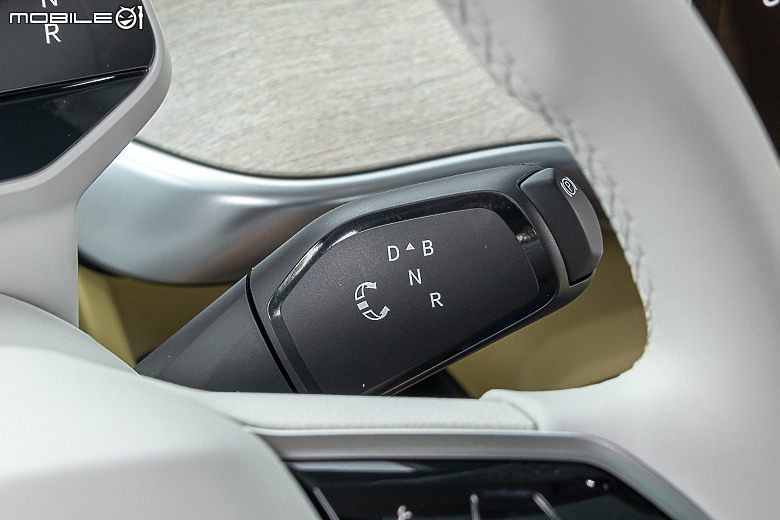 Volkswagen ID.Buzz 德國試駕|滿滿創意、處處討喜的純電七人小巴!