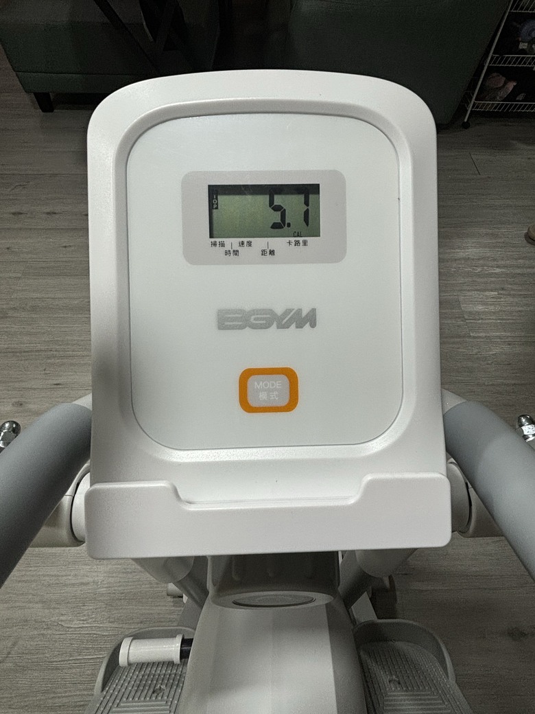 買了一台BGYM E2330小折橢圓機,可以實現居家健身自由......吧?