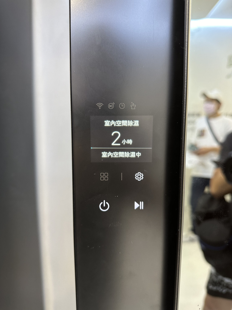 【現場體驗】LG Styler 蒸氣電子衣櫥第二代，內建高壓蒸氣掛燙機，AI護理衣物