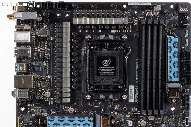 ASRock X870E Taichi 主機板開箱實測 以低調沉穩設計提供強大擴充性能