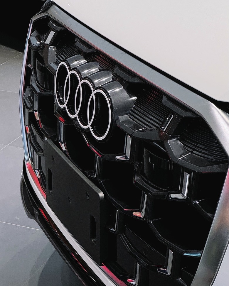 Audi Q7 45 TFSI quattro｜小改款｜金屬冰川白 Glacier White 2Y｜實車照片分享