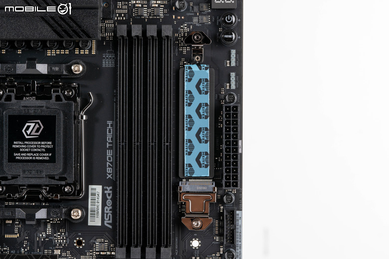 ASRock X870E Taichi 主機板開箱實測 以低調沉穩設計提供強大擴充性能