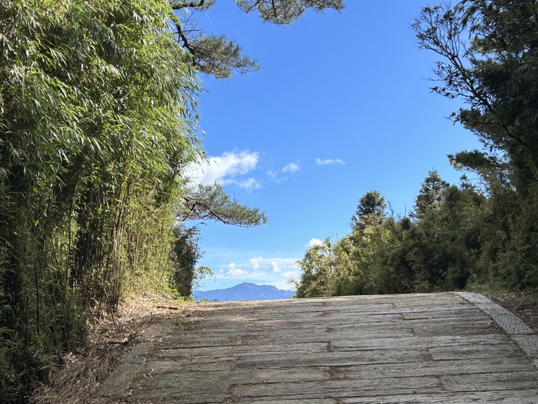 登麟趾山 朝聖台灣之巔玉山