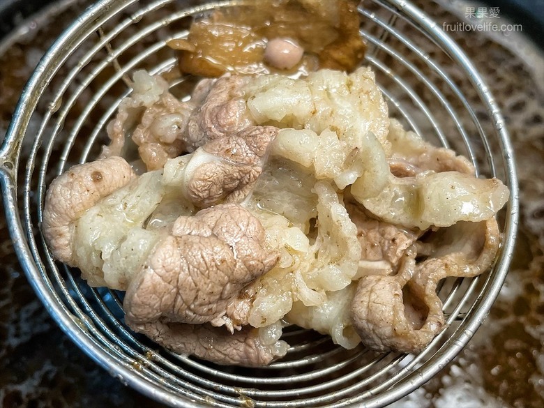 點我看大圖 炭燒羊肉爐火鍋,湯頭好喝,羊肉肉質軟嫩,秋冬進補、聚餐好地方