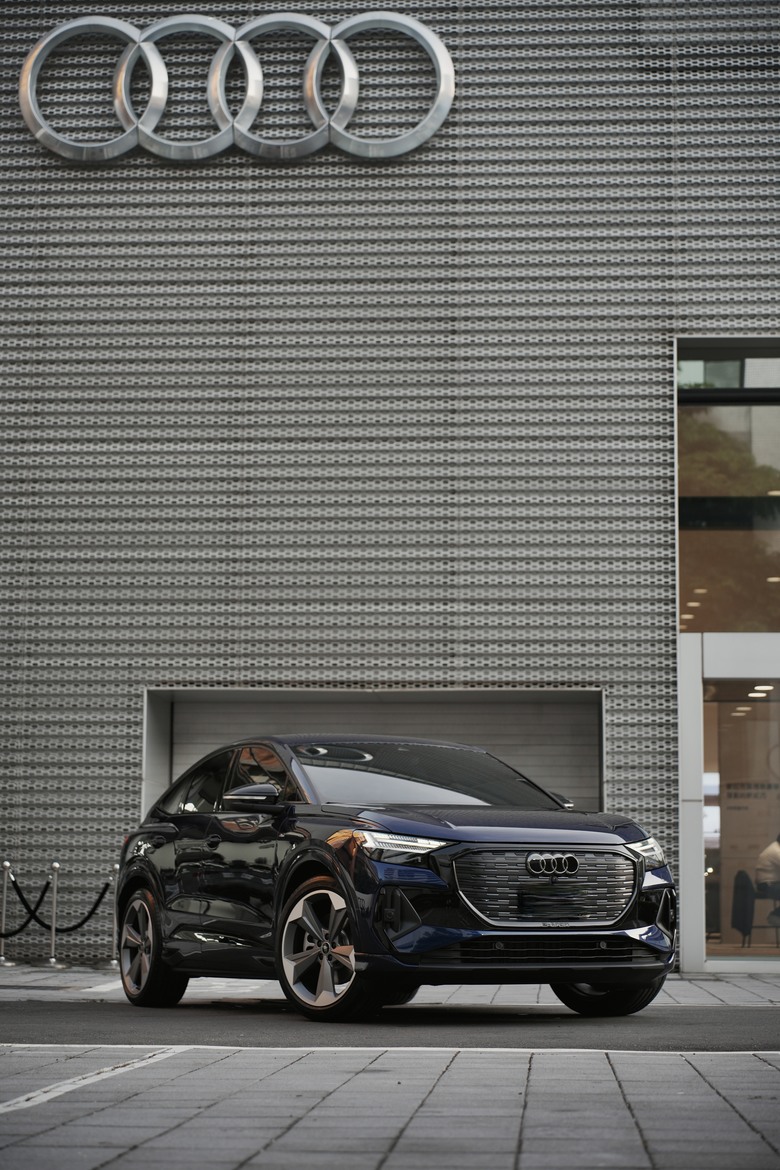 Audi Q4 Sportback e-tron 45 S line Edition One｜金屬星際藍 Navarra Blue 2D｜交車照片分享