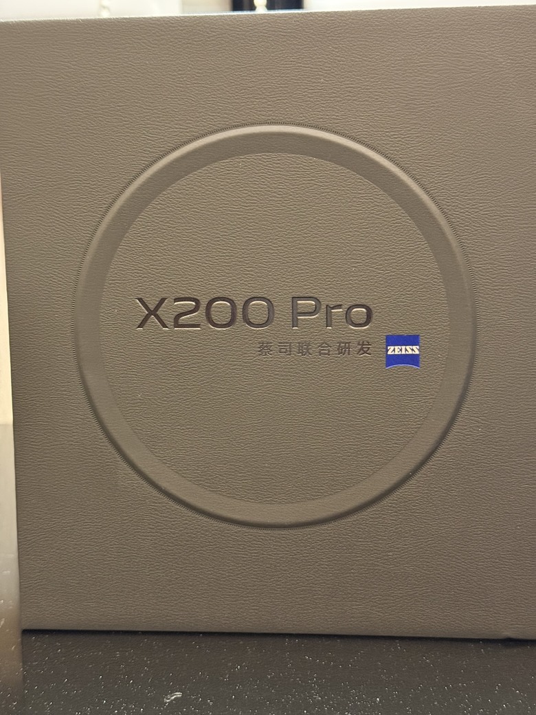 寳石藍的光芒無法抵抗 X200 Pro 開箱 Ft iPhone 16 Pro Max & S24 Ultra