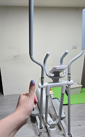 買了一台BGYM E2330小折橢圓機,可以實現居家健身自由......吧?
