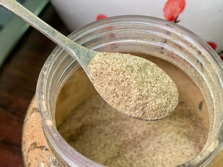 深受許多在地人喜愛的薑母鴨，鴨皮超Q軟，肉質軟嫩鮮甜，還有鹽烤吳郭魚、現撈泰國蝦