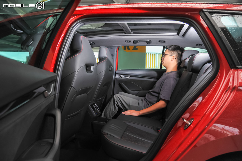Skoda Octavia Combi RS 小改款試駕|有內涵又帥氣!