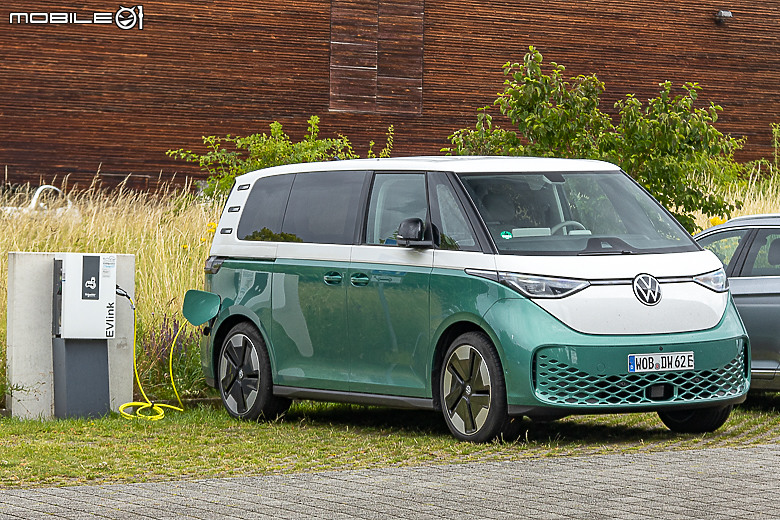 Volkswagen ID.Buzz 德國試駕｜滿滿創意、處處討喜的純電七人小巴！