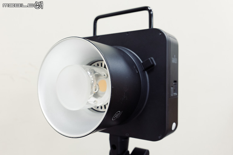 Neewer Q4 400W 外拍閃光燈實戰｜機動便攜更有充沛電力、攝錄打光一盞搞定！