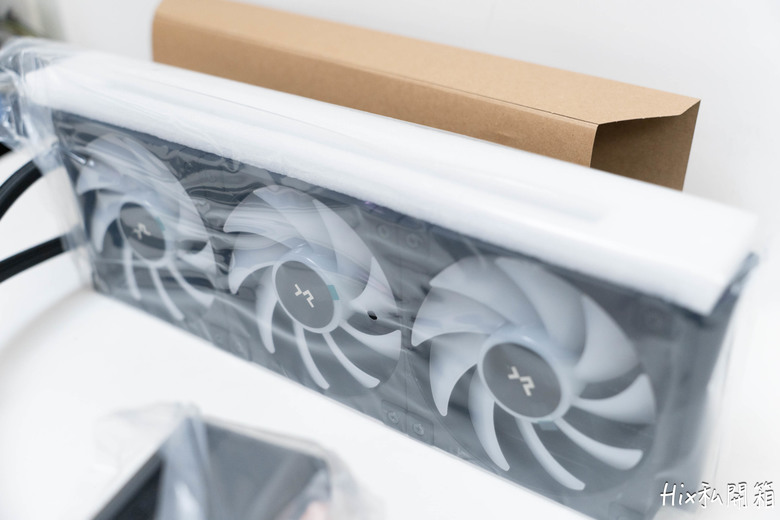 點我看大圖 自帶高解析螢幕 DEEPCOOL MYSTIQUE 360