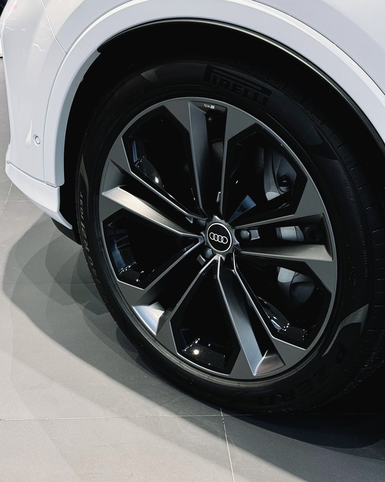 Audi Q7 45 TFSI quattro｜小改款｜金屬冰川白 Glacier White 2Y｜實車照片分享