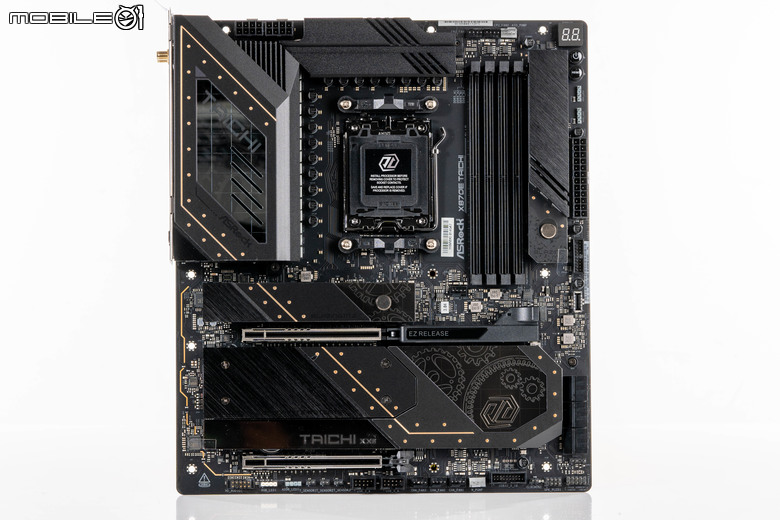 ASRock X870E Taichi 主機板開箱實測 以低調沉穩設計提供強大擴充性能