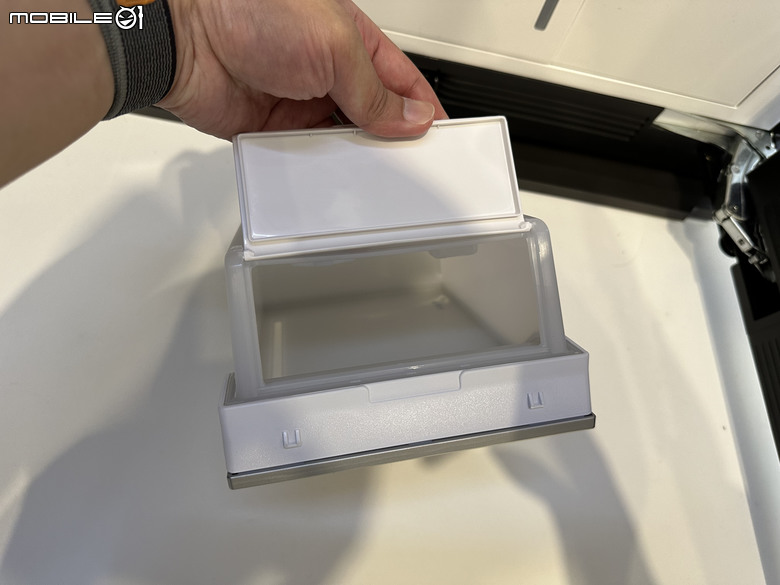 【現場體驗】LG Styler 蒸氣電子衣櫥第二代，內建高壓蒸氣掛燙機，AI護理衣物