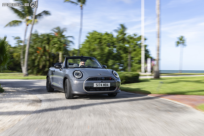 【海外新訊】MINI Cooper Convertible正式亮相,18秒開篷、全新內裝佈局!