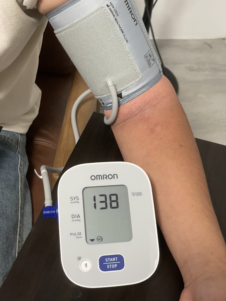 [開箱] 歐姆龍OMRON HEM-7143T1血壓計