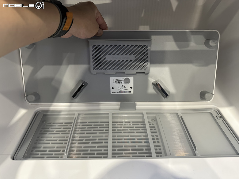 【現場體驗】LG Styler 蒸氣電子衣櫥第二代，內建高壓蒸氣掛燙機，AI護理衣物