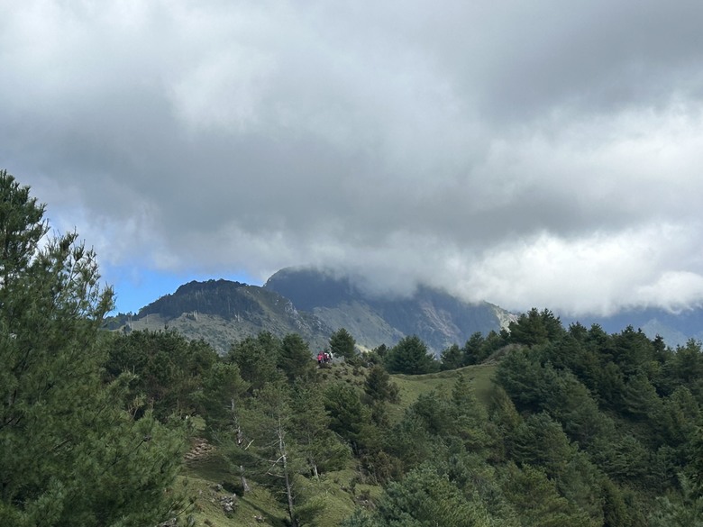 登麟趾山 朝聖台灣之巔玉山
