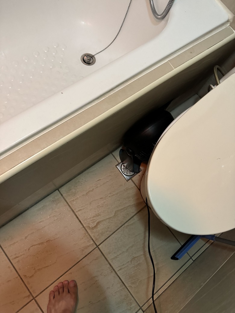 台灣水電工的日常-浴缸下水管置換
