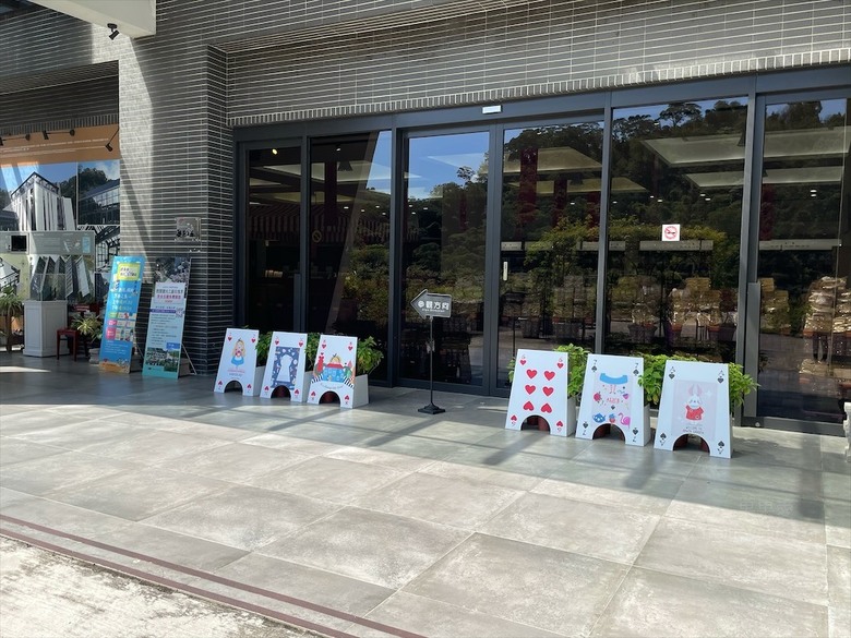 點我看大圖 七里香玫瑰森林花園,一年四季都有不同的風情,走走步道呼吸芬多精,春秋兩季有玫瑰花海可欣賞