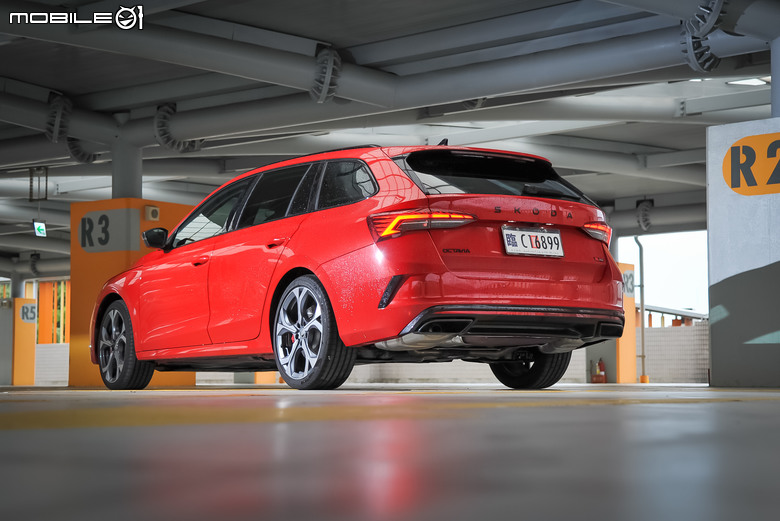 Skoda Octavia Combi RS 小改款試駕|有內涵又帥氣!