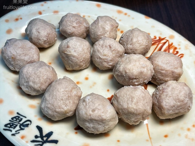 點我看大圖 炭燒羊肉爐火鍋,湯頭好喝,羊肉肉質軟嫩,秋冬進補、聚餐好地方